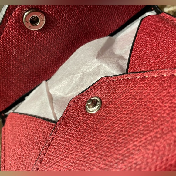 ♦️ Women’s Red Credit Card holder ♦️ - Picture 7 of 8